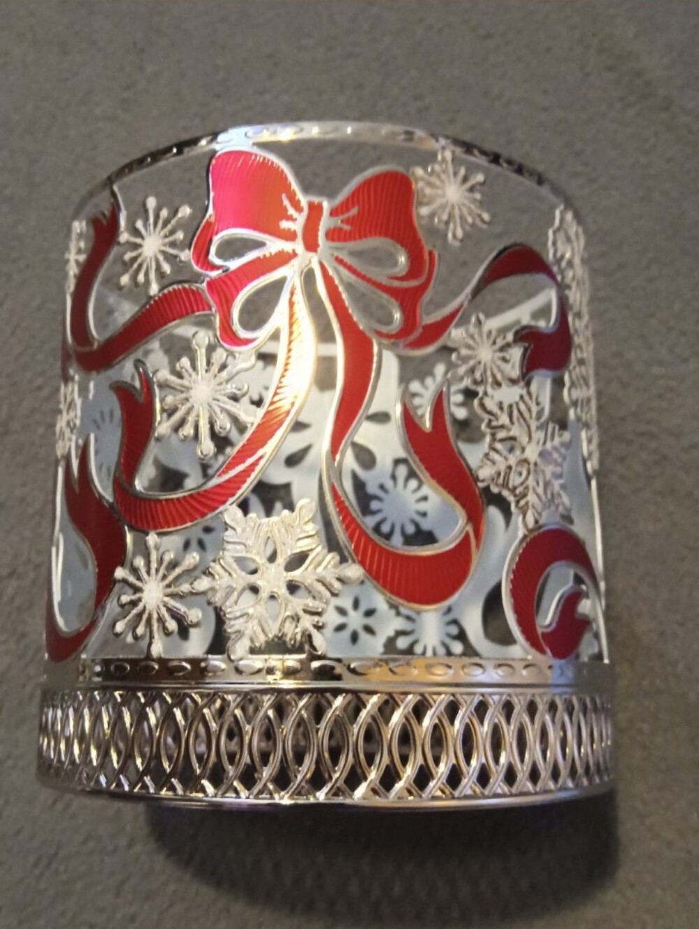 EUC Bath & Body Works Christmas 14.5 Oz. Candle Holder